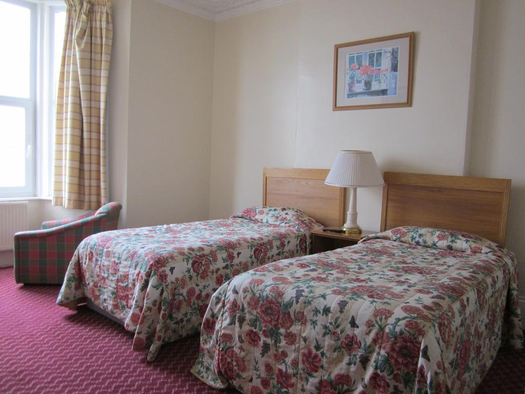 The Highcliffe Hotel Clevedon Rum bild