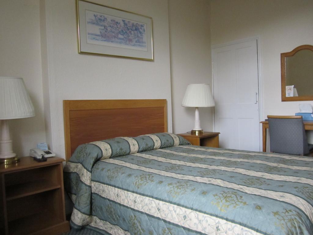 The Highcliffe Hotel Clevedon Rum bild